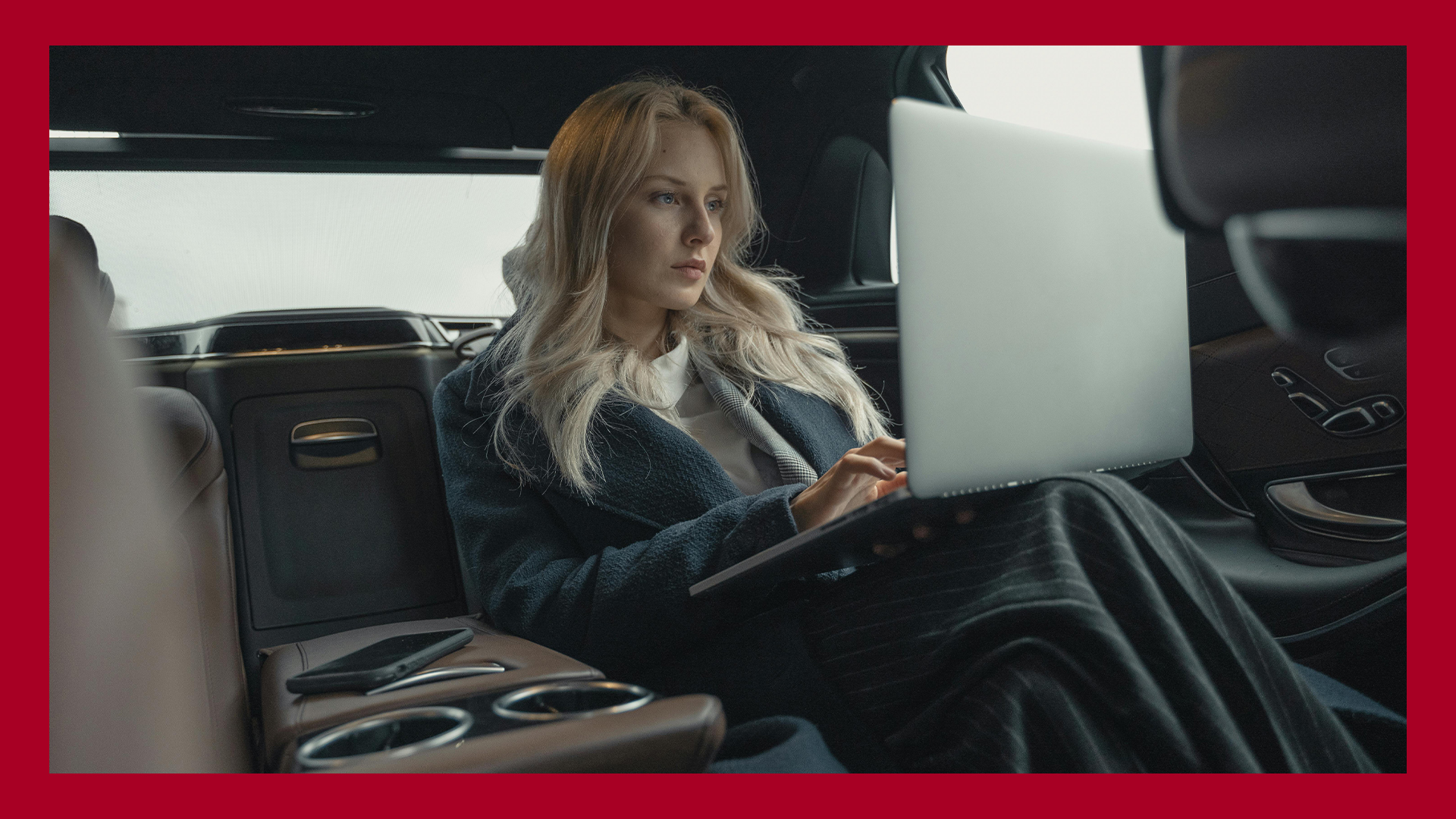 Согласовывать онлайн всегда гораздо проще, чем постфактум, когда вы уже потратили деньги начальника на то, что ему не понравилось